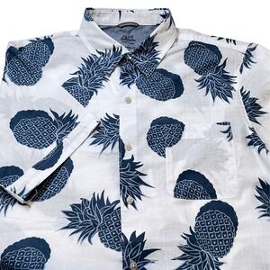 IZOD Saltwater Relaxed Fit Pineapple Print Short Sleeve Button Up Shirt Men's L